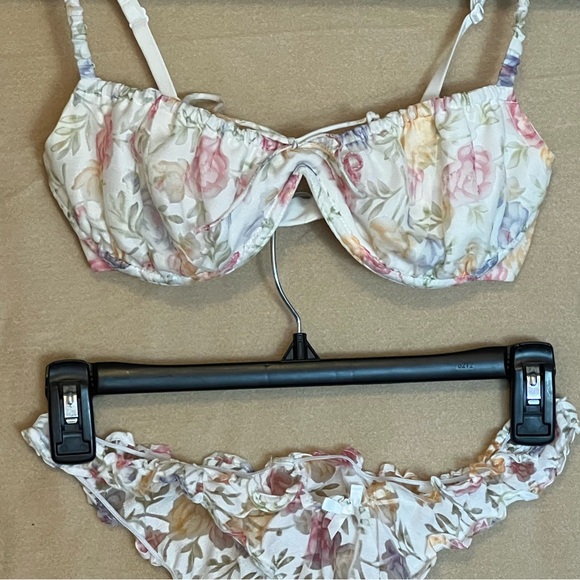 SET For Love and Lemons x Victoria Secret Set - Picture 4 of 7